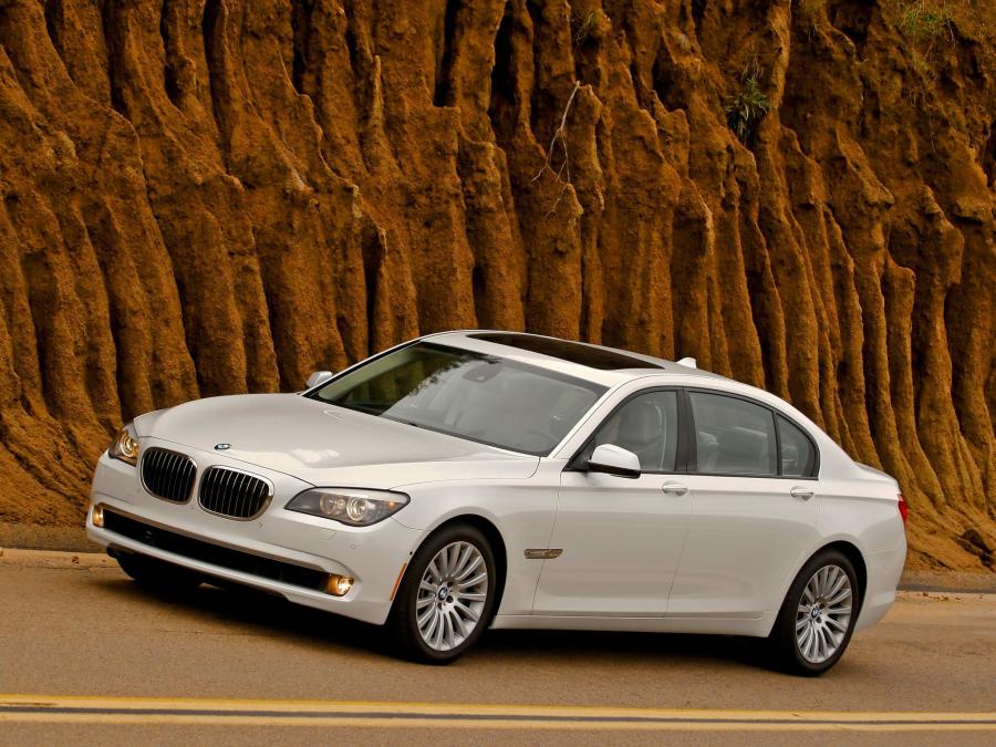  BMW 750Li 2008 года  (US) (фото 15 из 16)
